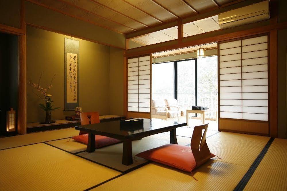 Yamanaka Onsen Shirasagiyu Tawaraya Hotel คากะ ภายนอก รูปภาพ